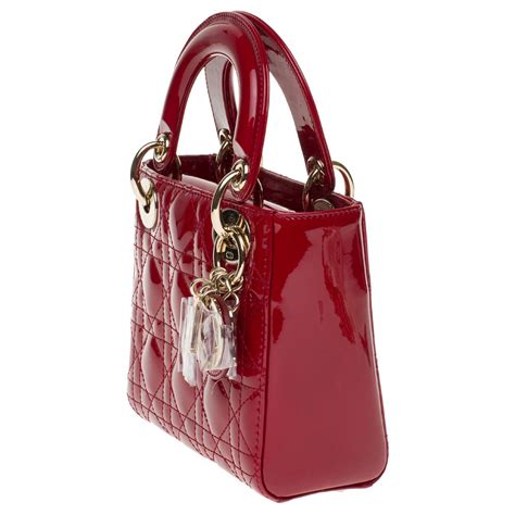 sac dior rouge vernis|Sac à main Lady Dior en cuir verni .